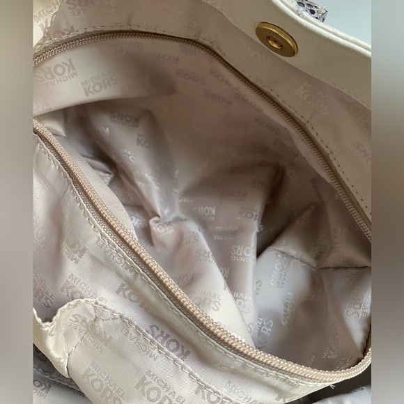 MICHAEL KORS Ivory Soft Pebbled Leather Hobo Shoulder Bag - Picture 11 of 16